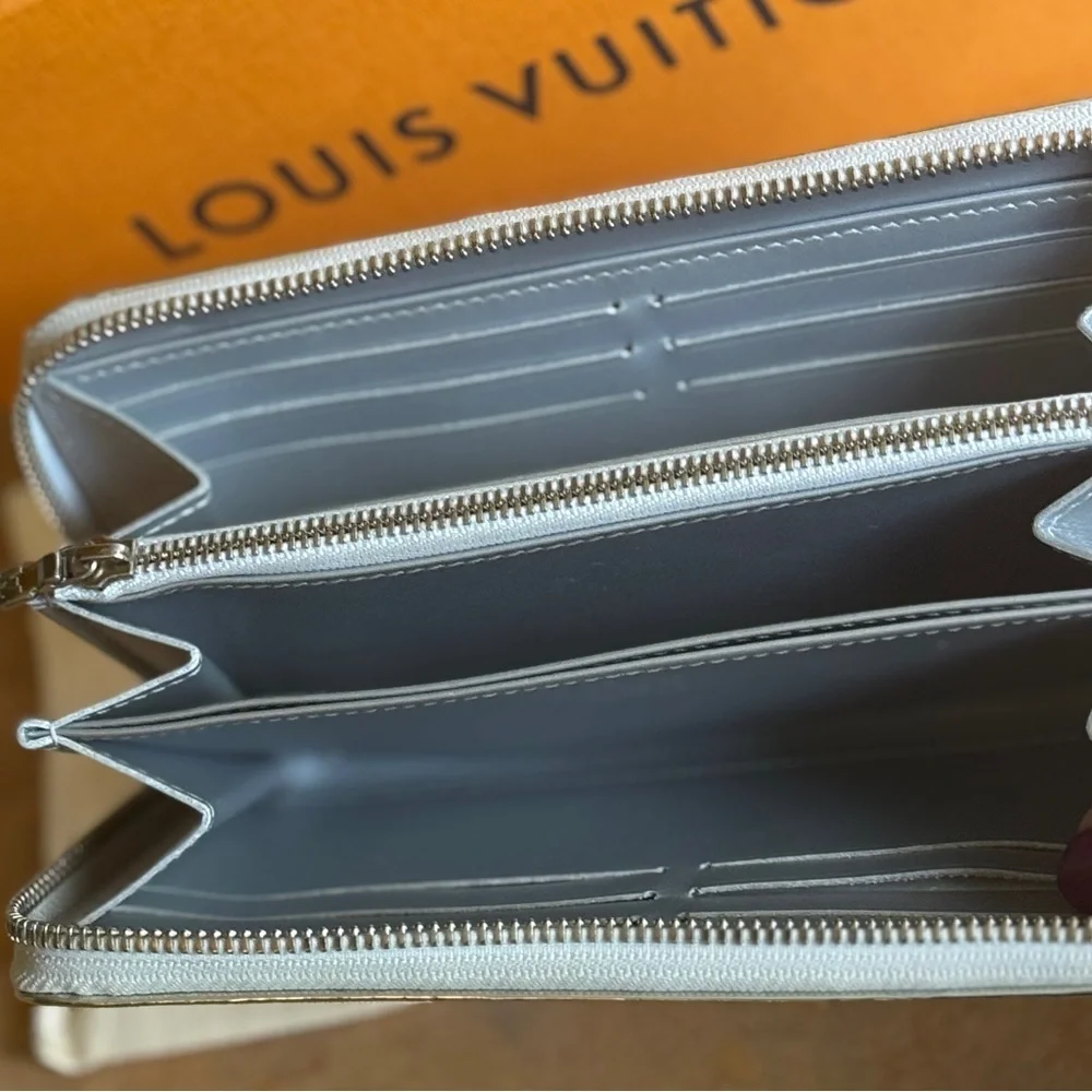 Louis Vuitton Mirror Monogram Zippy Wallet - Picture 5 of 6